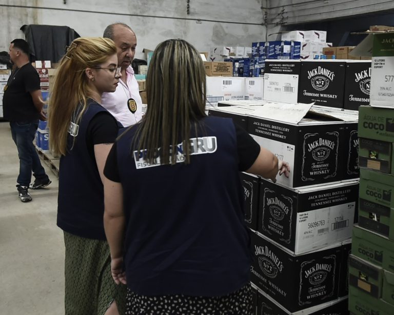 Subiu para nove o número de casos suspeitos de contaminação por metanol na cidade de Guarulhos. Segundo a Secretaria Estadual de Saúde, o município concentra apenas um caso confirmado de intoxicação até o momento. O balanço foi atualizado no início da tarde desta quinta-feira, 9, pela Prefeitura de Guarulhos.
