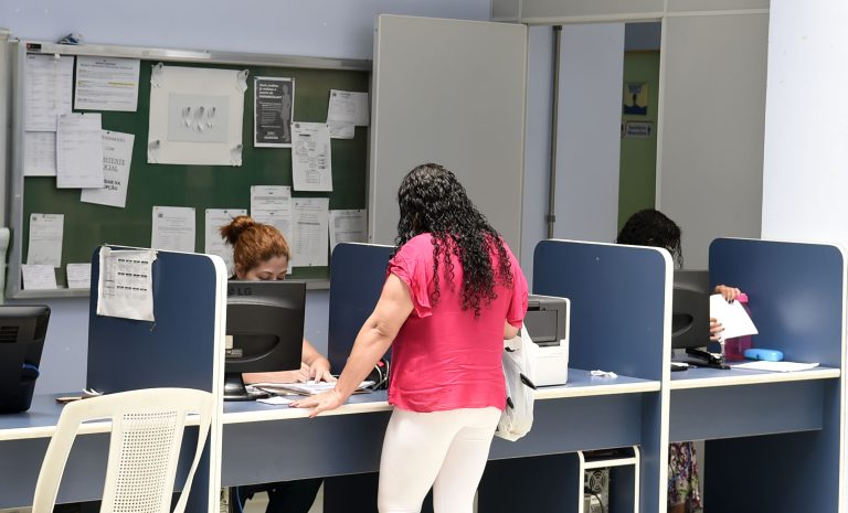 Neste sábado, 11, das 8h às 16h, as UBS São Ricardo, Belvedere, Santos Dumont e Parque Alvorada estarão abertas à população com serviços de atenção primária, como parte do programa Saúde Toda Hora. Seja para renovar receitas ou simplesmente tirar dúvidas com os profissionais, os munícipes encontrarão uma unidade de saúde aberta pronta para acolhê-los.