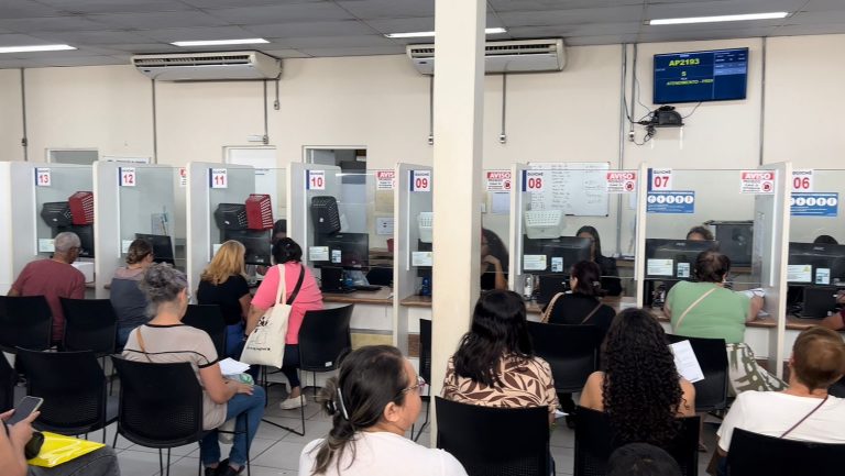 Longas filas e demora excessiva no atendimento são as principais reclamações dos pacientes que fazem uso da Farmácia de Alto Custo de Guarulhos, equipamento público de gestão estadual, que foi pauta da sessão da Câmara Municipal na última segunda-feira, 15.