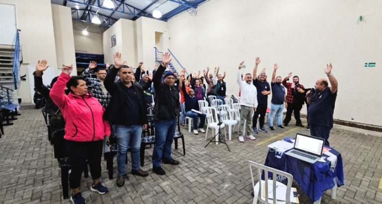 Na última quinta-feira, 30, o Sindicato dos Trabalhadores da Administração Pública Municipal de Guarulhos (STAP) realizou a primeira assembleia da Campanha Salarial de 2026, a qual teve seu início estrategicamente antecipado para outubro. O encontro reuniu servidores de diferentes setores do funcionalismo, que construíram coletivamente e aprovaram a Pauta de Reivindicações que será encaminhada à Prefeitura.