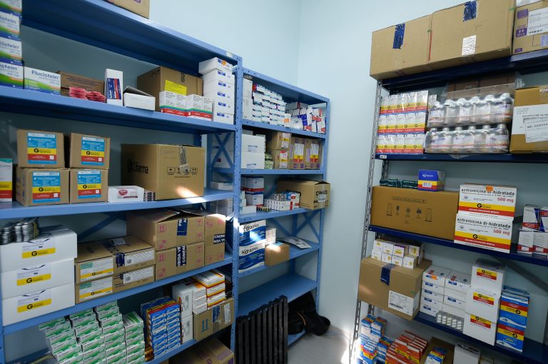 A Associação dos Servidores da Administração Pública Municipal de Guarulhos (ASSERT) manifestou-se de forma contrária ao Projeto de Lei nº 484/2025, de autoria da Prefeitura, que prevê a extinção dos cargos públicos de Prático em Farmácia e Técnicos de Diagnósticos, e determina criação do cargo Técnico em Farmácia no município.