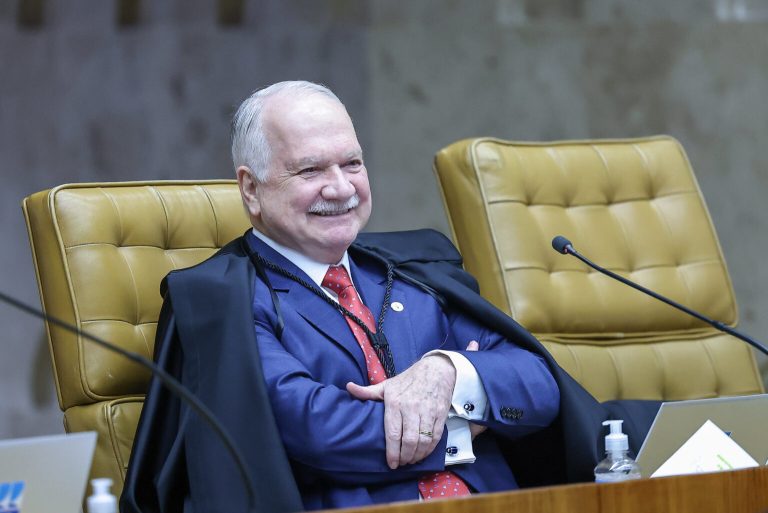 Fim da disputa judicial. No início da noite desta sexta-feira, 5, o ministro Edson Fachin, presidente do Supremo Tribunal Federal (STF), derrubou a liminar concedida pelo Tribunal de Justiça do Estado de São Paulo e permitiu a realização da Guarulhos Fest Show. A decisão sai praticamente no mesmo momento em que a festividade se inicia.