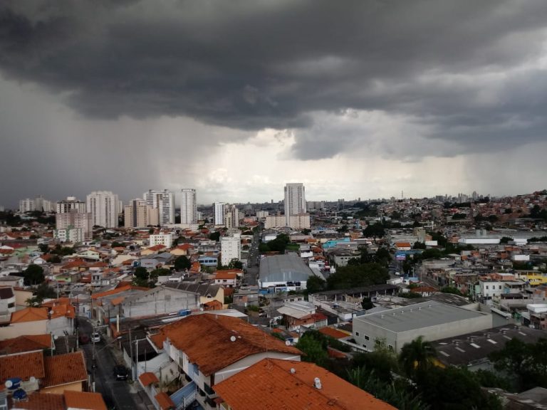 Guarulhos enfrenta chuva intensa durante toda esta terça-feira, 9, e a Defesa Civil emitiu um alerta para a continuidade do mau tempo nas próximas horas e nos próximos dias.