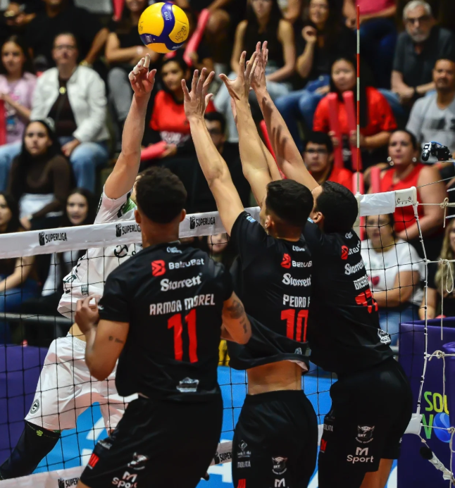 O Vôlei Guarulhos BateuBet venceu o Saneago Goiás por 3 sets a 2, na noite desta terça-feira, 25, em duelo disputado no Ginásio da Ponte Grande, em Guarulhos, válido pela sétima rodada da Superliga Masculina 2025-2026.