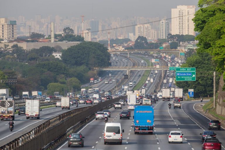 “Aqueles que mais utilizam a rodovia, não por opção, mas por necessidade urbanística, acabam pagando mais — e pagando integralmente — enquanto os de uso eventual recebem mitigação”, relata MPF no pedido
