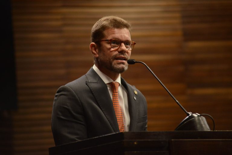 O vereador Delegado Mesquita (Republicanos) pediu o arquivamento da Comissão Especial de Inquérito (CEI) que visava investigar a existência de um suposto condomínio ilegal na Rua Dolomita, no Mikail, em Guarulhos.