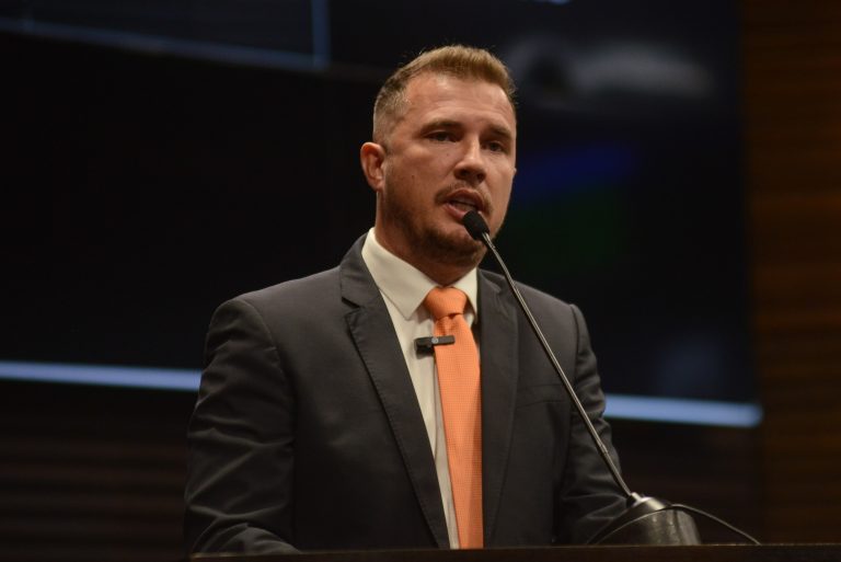 O vice-prefeito Thiago Surfista será o prefeito em exercício de Guarulhos até o dia 25 de novembro.